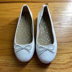 GIRLS CAT AND JACK FLATS YOUTH SIZE 13 WHITE DRESS SHOES